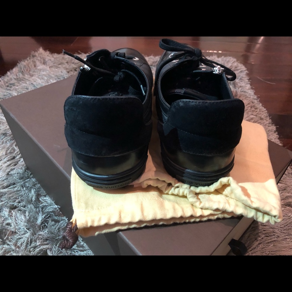 LOUIS VUITTON Mens Calfskin Suede Damier Sneakers - Picture 4 of 6